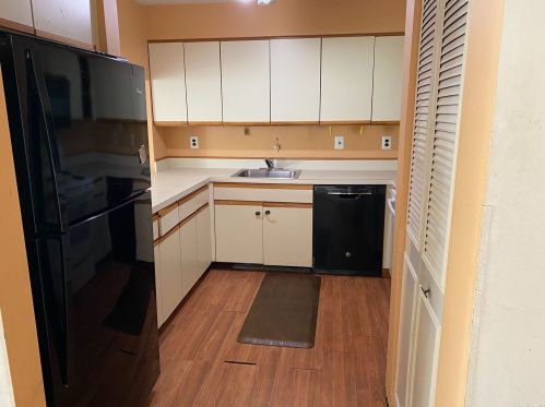 192 Cambridge Dr, Copiague, NY 11726-3247