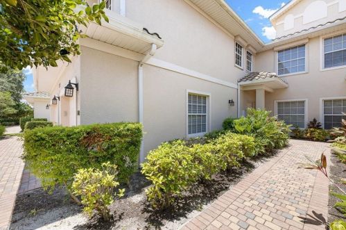 8177 Saratoga Dr, Naples, FL 34113-3018