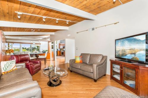 5022 Pacifica Dr, San Diego CA  92109-1502 exterior