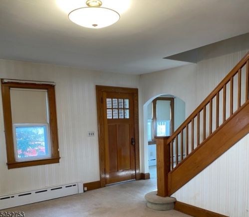 915 Lincoln Ave, Manville, NJ 08835-2457