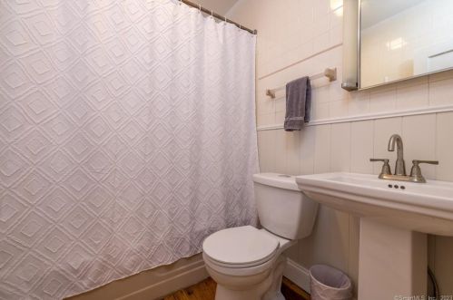 87 Geer Ave, Norwich CT  06360-6831 exterior