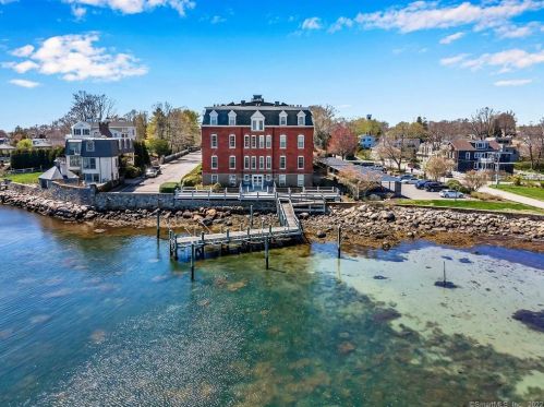 25 Orchard St, Stonington, CT 06378-1317