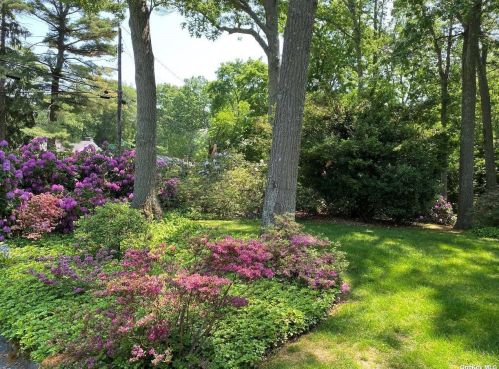 18 Shagwong Dr, Scotts Beach, NY 11789-2455