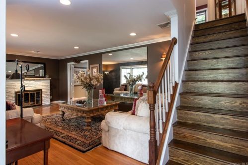 12 Hall Ave, Airmont, NY 10901-6309