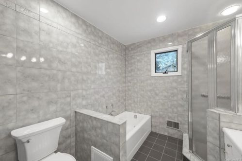 2856 Brookfield Dr, Yorktown Hgts NY  10598-2402 exterior