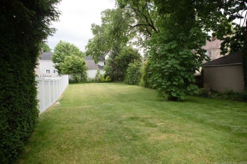 819 Cleveland Ave, Bridgeport CT 06606-5289 exterior