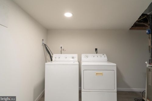 6916 Arlington Blvd, Falls Church VA  22042-1937 exterior