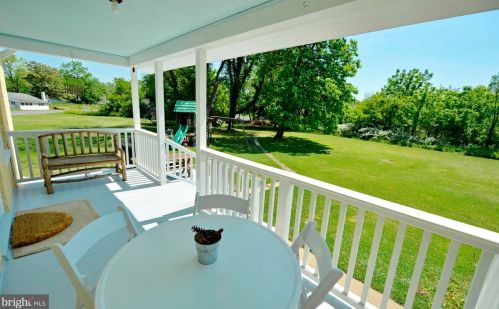 21 Loudoun St, Lovettsville VA  20180-8513 exterior