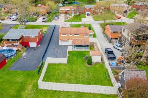 176 Winifred Dr, Pittsburgh, PA 15236-4566