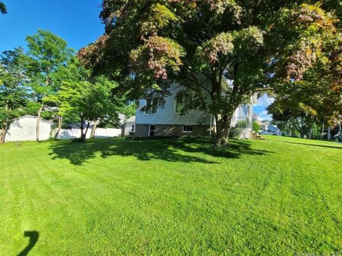 27 Allen St, Bristol, CT 06010-6432