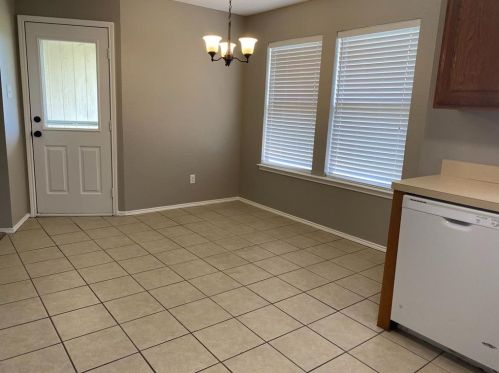 315 Preston Dr, Cleburne TX  76033-7332 exterior