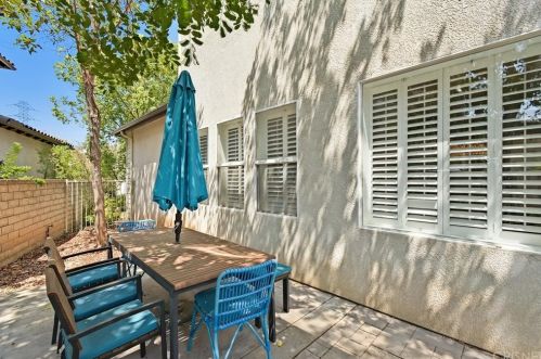 24306 Foxglove Pl, Santa Clarita CA  91354-4922 exterior
