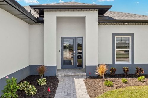 124 18th Ave, Cape Coral, FL 33993-7661