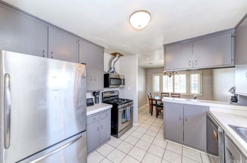 1740 Hickory Ave, Torrance CA 90503-7219 exterior