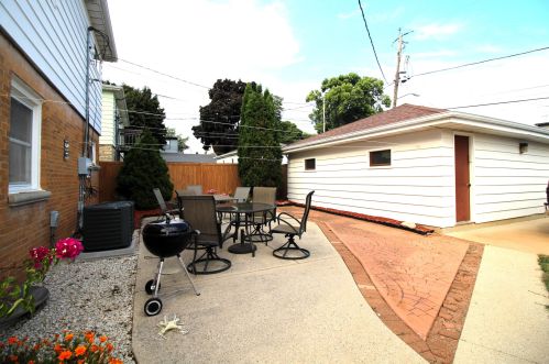 2524 63, Milwaukee WI 53219-2627 exterior