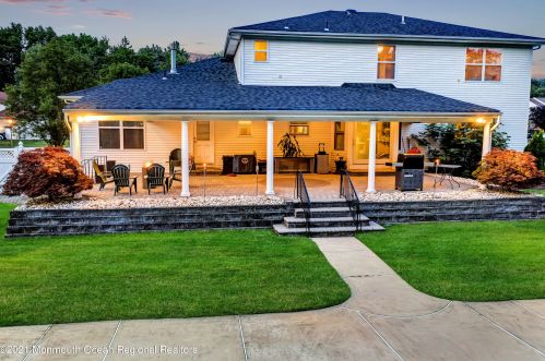 142 Serpentine Dr, Morganville NJ  07751-1400 exterior