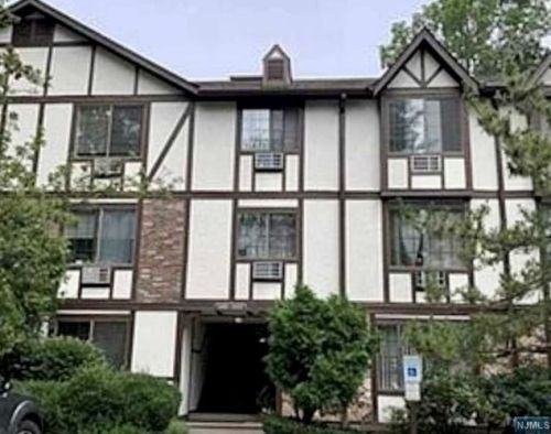 1508 Faulkner Ct, Mahwah, NJ 07430-3485