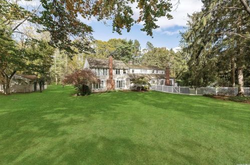 8 Emerson Rd, Muttontown NY  11545-3116 exterior