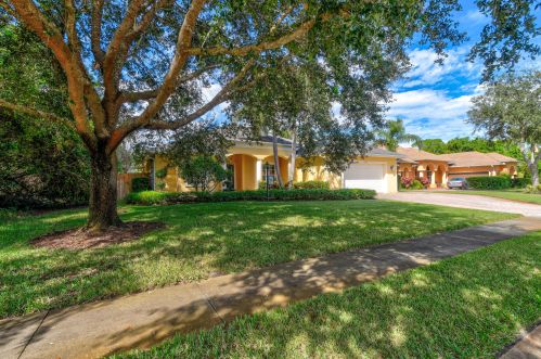 6645 49th Ct, Vero Beach, FL 32967-6413