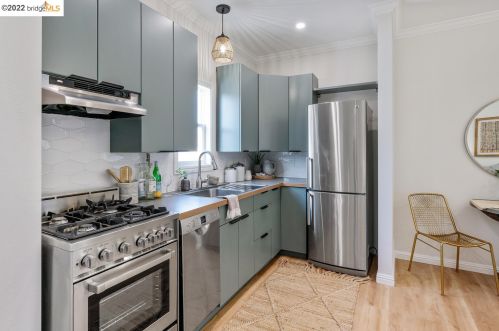 5937 Fremont St, Oakland CA 94608-2217 exterior