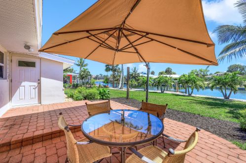 811 Wintergreen Ct, Marco Island, FL 34145-3463