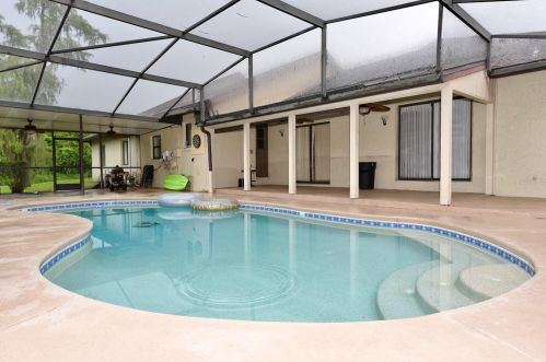 3500 Boggy Crk Rd, Kissimmee FL 34744-9413 exterior