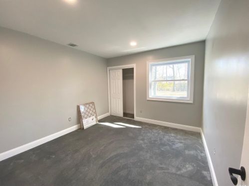 8 Jewel Dr, Holtsville NY  11742-1020 exterior