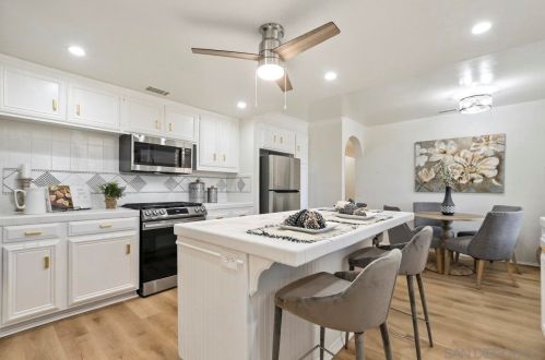 1171 Sunset Dr, Vista CA  92081-7407 exterior