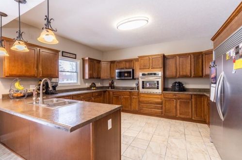 88 Old Hickory Ln, Grove City PA 16127-4663 exterior