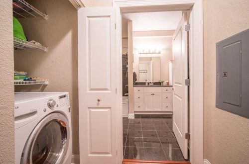 606 Wisconsin Ave, Milwaukee WI 53202-4600 exterior