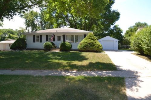 1313 Alberta Ave, Ames, IA 50014-3804