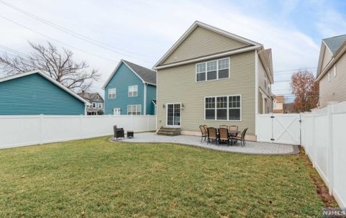 38 Walnut St, Little Falls NJ  07424-1402 exterior