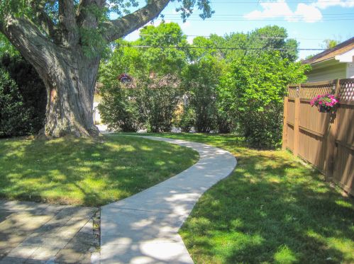 6502 Eden Pl, Milwaukee, WI 53220-1333