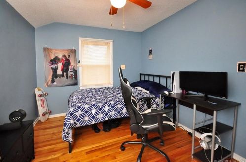 16 Oval Ln, Manchester CT  06040-4712 exterior