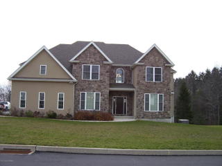 3 Windy Dr, Wilkes Barre, PA 18708-9328