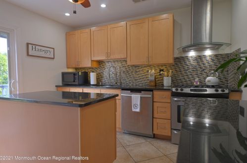 533 Dorothy Pl, Bricktown NJ  08723-8042 exterior