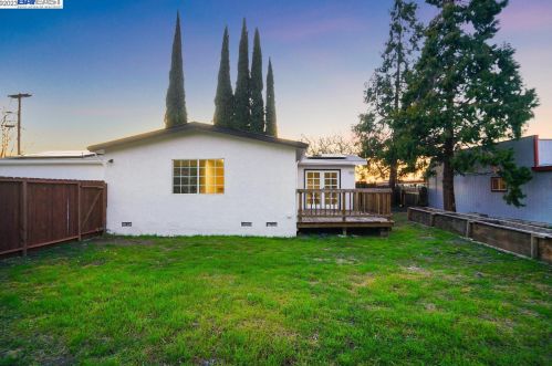 2954 Clearland Cir, West Pittsburg CA  94565-3243 exterior