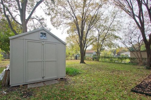 2820 Encino Dr, Dallas TX  75228-2312 exterior