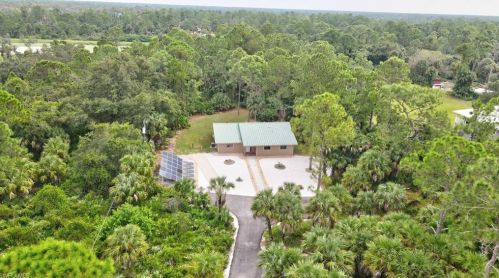 130 20th St, Naples, FL 34117-9410