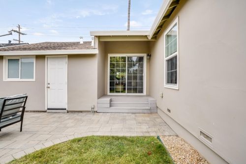 1009 Marsh Rd, Redwood City CA  94063-4431 exterior