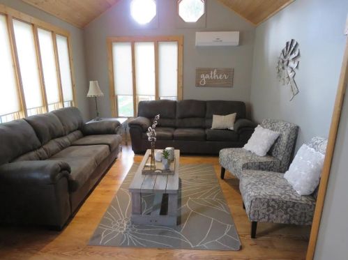 2239 1st St, Milwaukee, WI 53207-1105