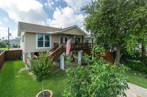 161 Barracuda St, Hitchcock, TX 77563-2564