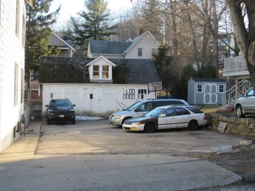 62 11th St, Norwich, CT 06360-3222