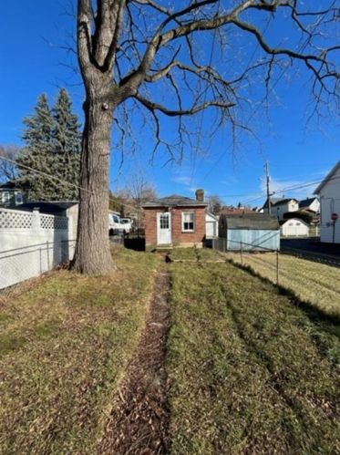 729 4th St, Catasauqua PA  18032-2332 exterior