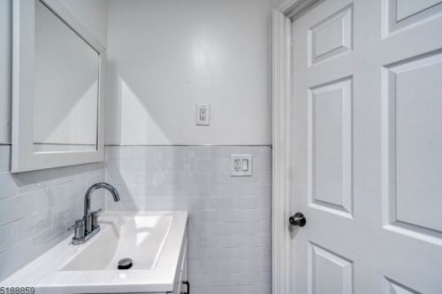 21 Ruth St, Irvington NJ  07111-2526 exterior