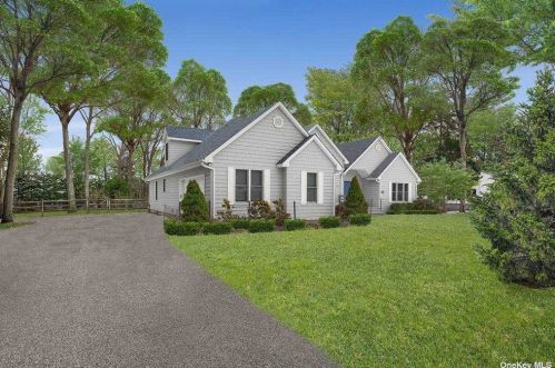 20 Mill Rd, Pine Neck, NY 11963-1507