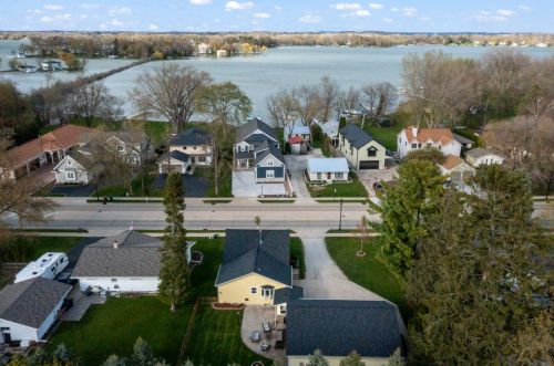 1141 Wisconsin Ave, Oconomowoc, WI 53066-2628