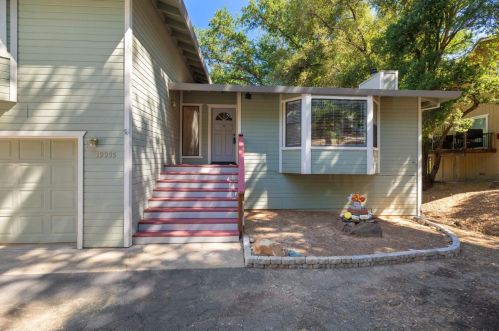 19955 Pleasantview Dr, Groveland, CA 95321-9365