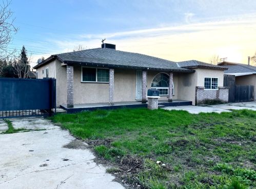 918 Loletta Ave, Modesto CA  95351-1839 exterior