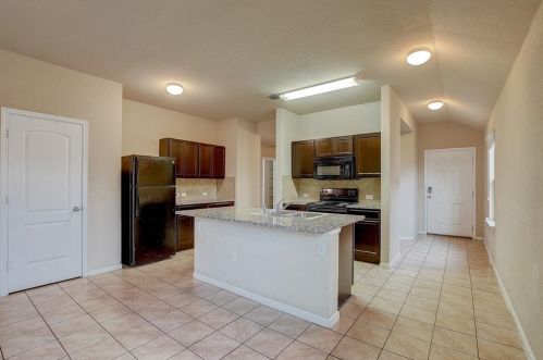 610 Pinnacle Dr, Georgetown TX  78626 exterior